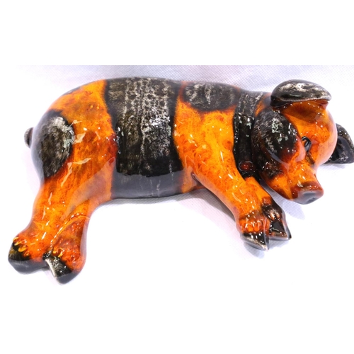 322 - Anita Harris reclining pig, signed in gold, L: 21 cm, no cracks or chips. P&P Group 2 (£18+VAT for t... 