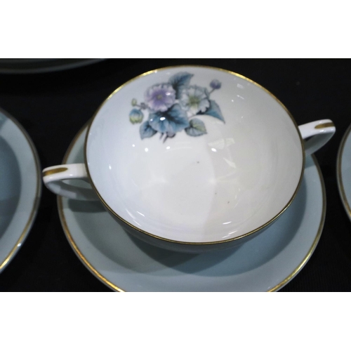 325 - Royal Worcester dinner and tea service in the Woodland pattern (38), no chips or cracks. Not availab... 