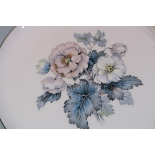 325 - Royal Worcester dinner and tea service in the Woodland pattern (38), no chips or cracks. Not availab... 