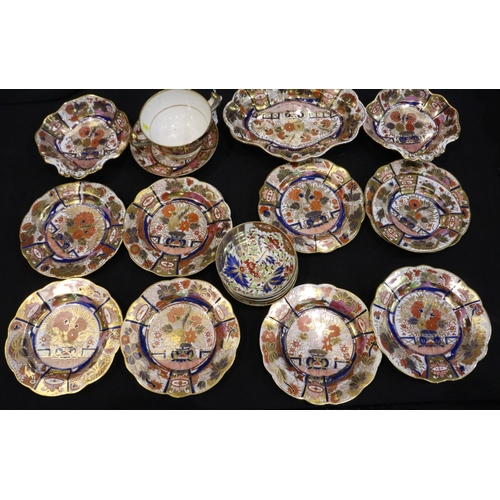 326 - Chamberlain Worcester 240 pattern dessert service 14 pieces, one plate cracked and some wear to gilt... 