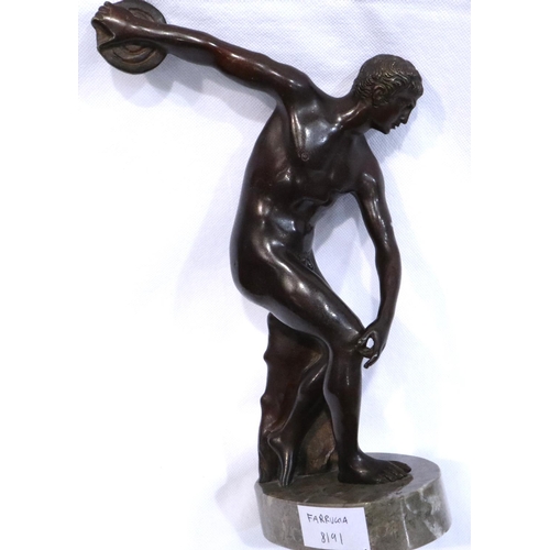 353 - Bronze discus thrower on marble base, H: 28 cm. P&P Group 2 (£18+VAT for the first lot and £3+VAT fo... 