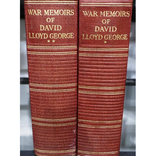 425 - Two volumes of The War memoirs by David Lloyd George. P&P Group 2 (£18+VAT for the first lot and £3+... 