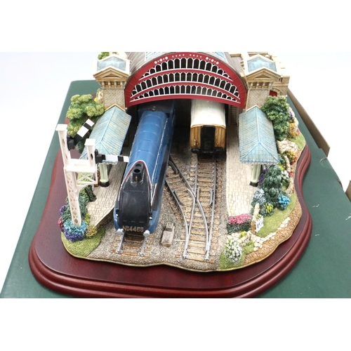 200 - Boxed Lilliput Lane limited edition no 1430, The Mallard Record Breaker, with deeds, 30 x 21 cm exce... 