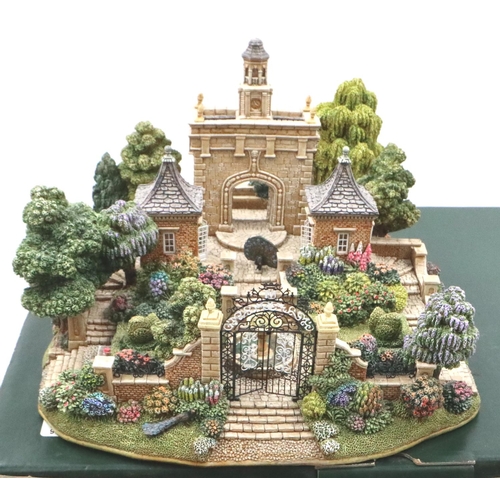 204 - Boxed Lilliput Lane limited edition no 1958, The Millennium Gate, with deeds, 20 x 20 cm, excellent ... 