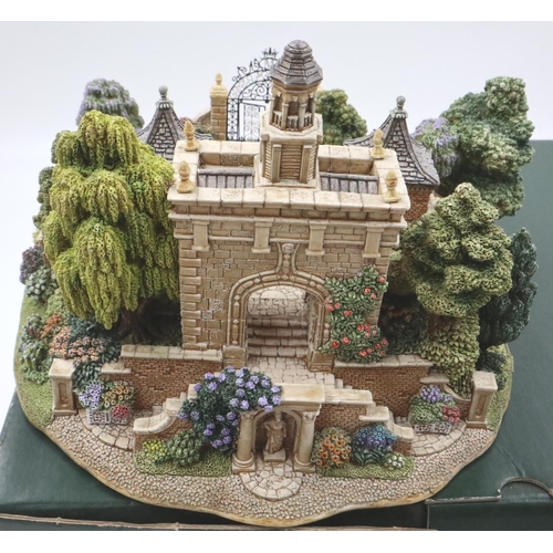 204 - Boxed Lilliput Lane limited edition no 1958, The Millennium Gate, with deeds, 20 x 20 cm, excellent ... 