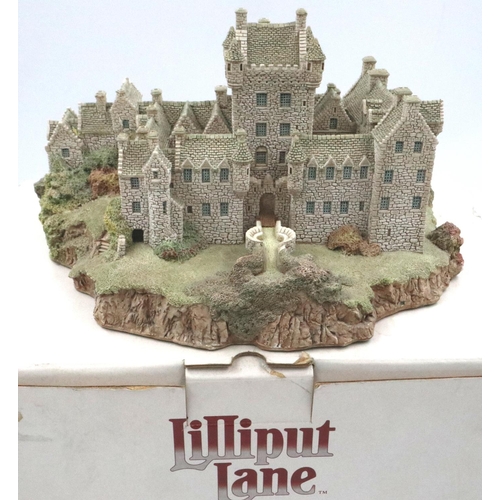 207 - Boxed Lilliput Lane no 2635, Cawdor Castle with deeds, 20 x 26 cm, damage to some turrets of castle,... 