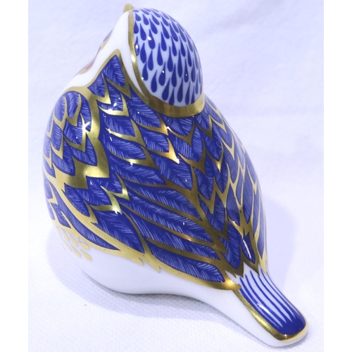 215 - Royal Crown Derby winter robin with gold stopper, H: 70 mm, no cracks or chips. P&P Group 1 (£14+VAT... 