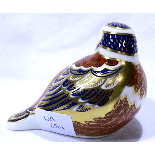 218 - Royal Crown Derby chaffinch with gold stopper, H: 70 mm, no cracks or chips. P&P Group 1 (£14+VAT fo... 