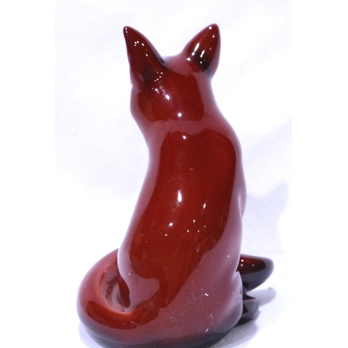 231 - Royal Doulton flambé seated fox, H: 11 cm, no chips or cracks. P&P Group 1 (£14+VAT for the first lo... 