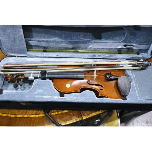 471 - The Stentor conservatoire full size violin with three bows in fitted case. P&P Group 3 (£25+VAT for ... 