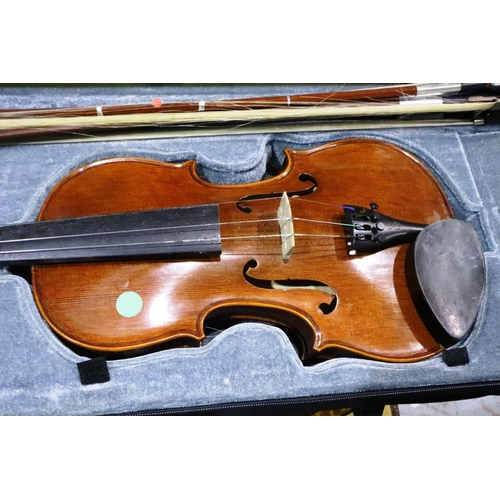 471 - The Stentor conservatoire full size violin with three bows in fitted case. P&P Group 3 (£25+VAT for ... 