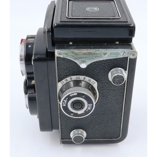 170A - Yashica Mat camera, number 630643, leather cased with instruction manual. P&P Group 1 (£14+VAT for t... 