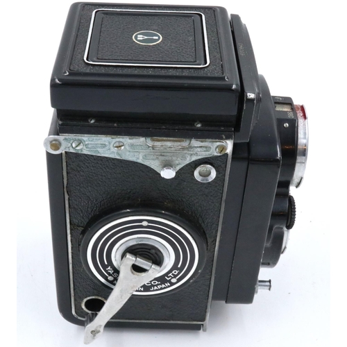 170A - Yashica Mat camera, number 630643, leather cased with instruction manual. P&P Group 1 (£14+VAT for t... 