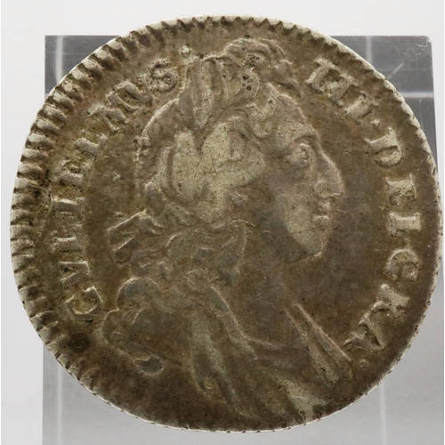 3026 - 1696 William III silver sixpence. P&P Group 0 (£5+VAT for the first lot and £1+VAT for subsequent lo... 