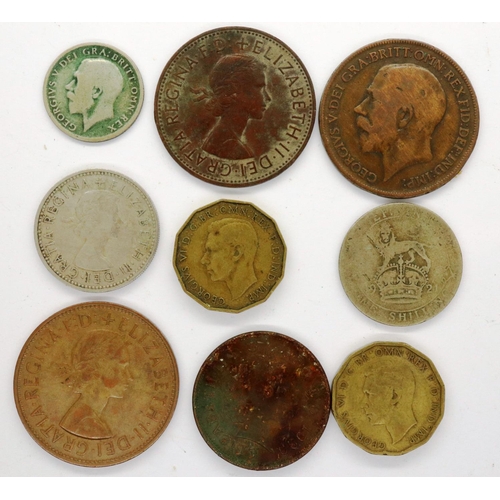 3027 - Mixed UK coinage to include threepences and pennies. P&P Group 0 (£5+VAT for the first lot and £1+VA... 