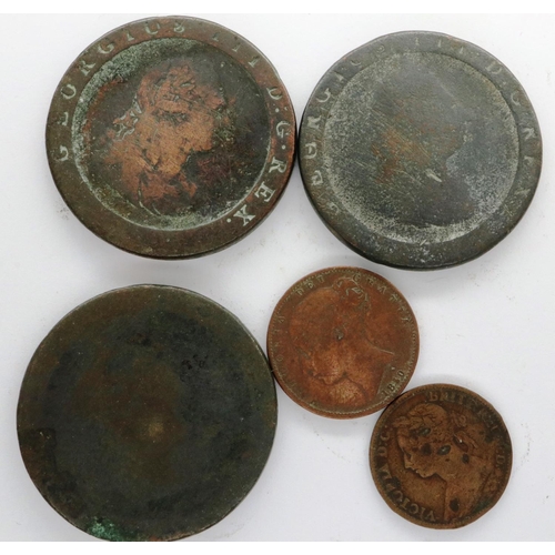 3071 - Three Victorian pennies and two Victorian farthings (5). P&P Group 0 (£5+VAT for the first lot and £... 