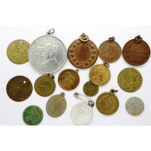 3113 - Victorian and later commemorative medallions and tokens. P&P Group 0 (£5+VAT for the first lot and £... 