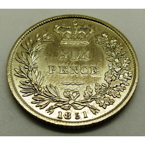 3116 - 1851 Bun Head silver sixpence in high grade. P&P Group 0 (£5+VAT for the first lot and £1+VAT for su... 