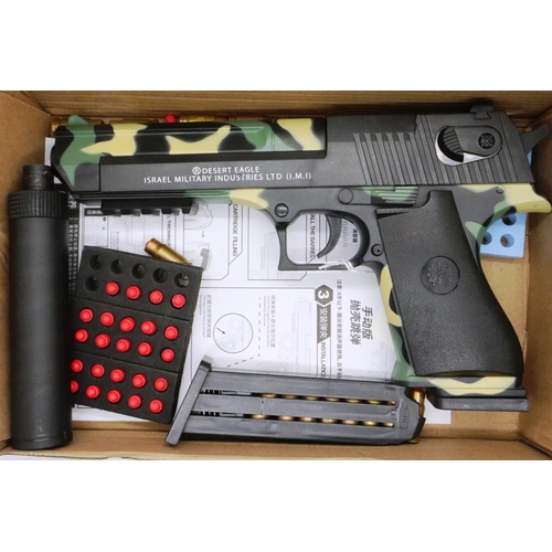 2013 - Desert Eagle BB pistol, boxed with additional mags. P&P Group 2 (£18+VAT for the first lot and £3+VA... 