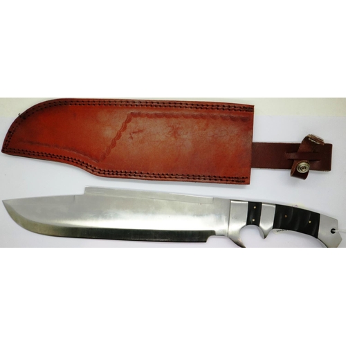 2031 - A large steel forged Bowie style hunting knife. P&P Group 3 (£25+VAT for the first lot and £5+VAT fo... 