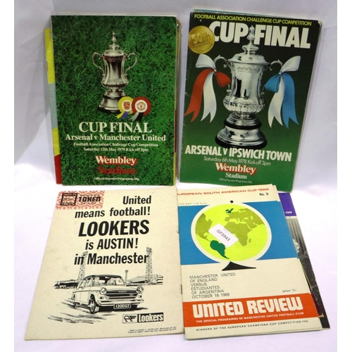 2048A - Twelve mixed mainly Manchester United Cup and European programmes. P&P Group 1 (£14+VAT for the firs... 