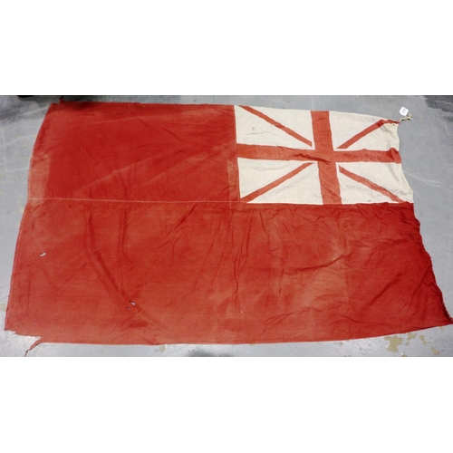 2069 - Red and white British Naval ensign. P&P Group 1 (£14+VAT for the first lot and £1+VAT for subsequent... 