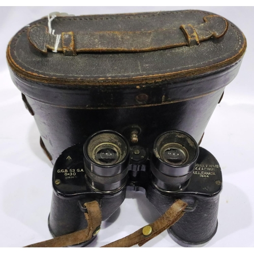 2073 - A pair of WWII Canadian field binoculars dated 1944, with case. P&P Group 2 (£18+VAT for the first l... 