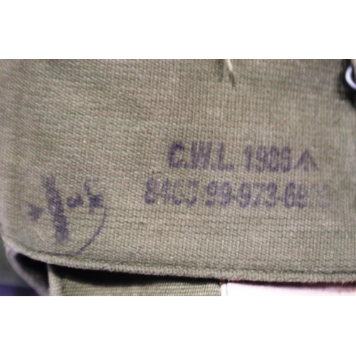 2095 - An American Gulf War period kit bag with contents. P&P Group 3 (£25+VAT for the first lot and £5+VAT... 