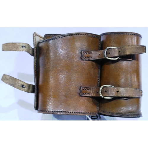 2099 - A pair of British WWII brown leather officers gaiters. P&P Group 1 (£14+VAT for the first lot and £1... 