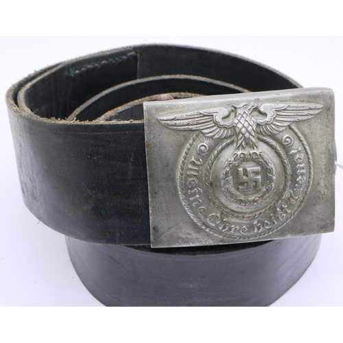 2105 - German WWII period SS black leather belt with buckle, the buckle etched RZM SS OLT/62637 verso. P&P ... 