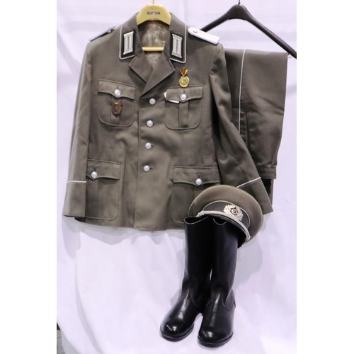 2115 - East German infantry uniform, comprising tunic, trousers, boots, and visor cap with lanyard, medal a... 