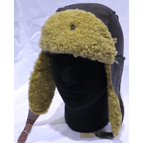 2121 - A reproduction WWI sheep skin flying helmet. P&P Group 2 (£18+VAT for the first lot and £3+VAT for s... 