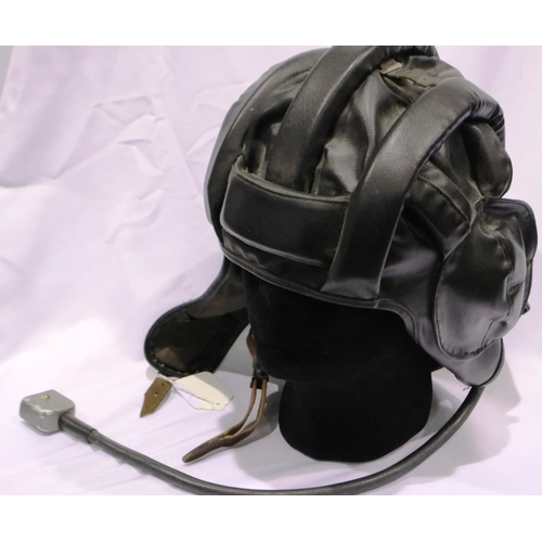 2134 - An East German pilots helmet with headphone cord. P&P Group 2 (£18+VAT for the first lot and £3+VAT ... 