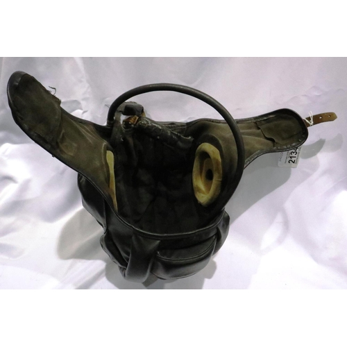 2134 - An East German pilots helmet with headphone cord. P&P Group 2 (£18+VAT for the first lot and £3+VAT ... 