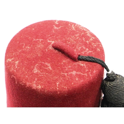 2140 - Egyptian Police fez with broad arrow dated 1963. P&P Group 1 (£14+VAT for the first lot and £1+VAT f... 