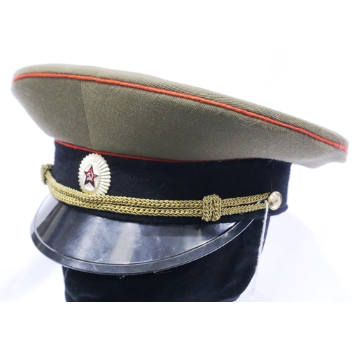 2147 - A Soviet military commanders visor cap with gold braid. P&P Group 2 (£18+VAT for the first lot and £... 