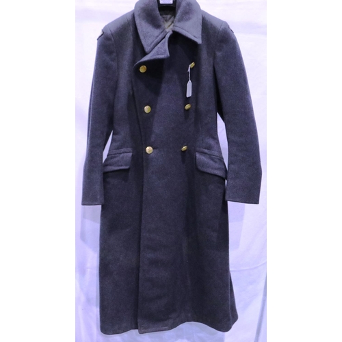 2172 - Royal Canadian Air Force RCAF WWII great coat, approximate size S. P&P Group 2 (£18+VAT for the firs... 