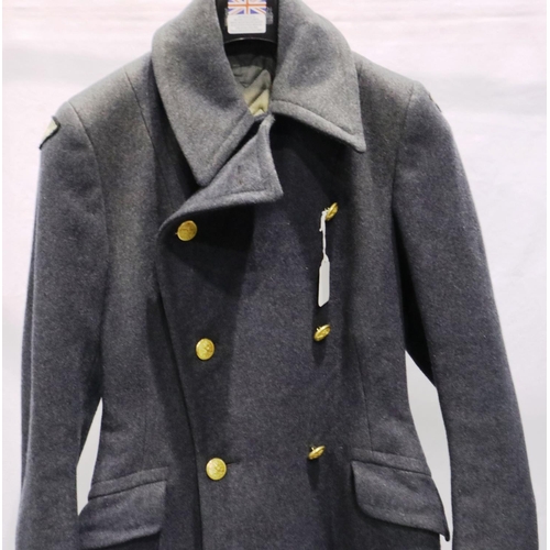 2172 - Royal Canadian Air Force RCAF WWII great coat, approximate size S. P&P Group 2 (£18+VAT for the firs... 