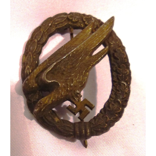 2184 - German WWII Luftwaffe paratrooper badge in zinc, two-part construction, no makers mark. P&P Group 1 ... 