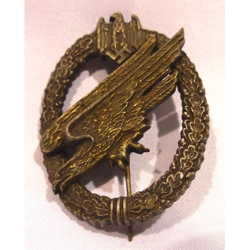 2185 - German 800 silver private purchase Wehrmacht paratroopers badge of two part construction, no makers ... 