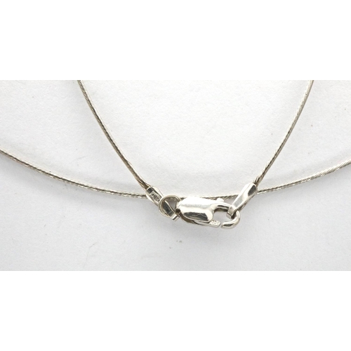 103 - An 18ct white gold choker style necklace, L: 40 cm, 2.3g. P&P Group 1 (£14+VAT for the first lot and... 