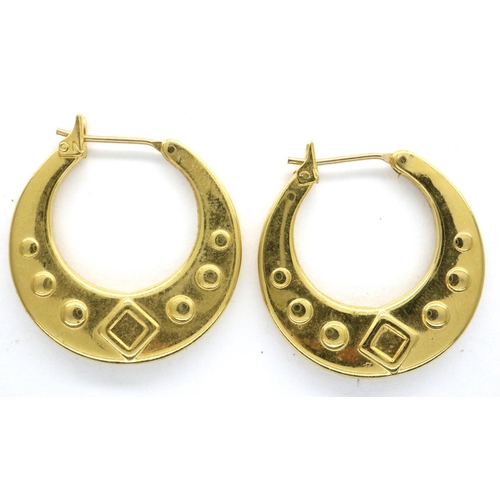 107 - Pair of 9ct gold earrings, combined 8.1g. P&P Group 1 (£14+VAT for the first lot and £1+VAT for subs... 