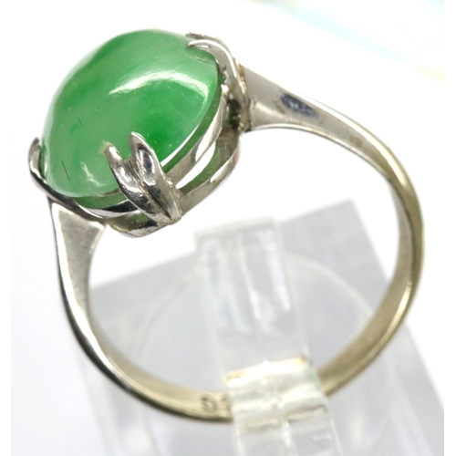 16 - 9ct white gold jade set ring, size K/L, 2.1g. P&P Group 1 (£14+VAT for the first lot and £1+VAT for ... 