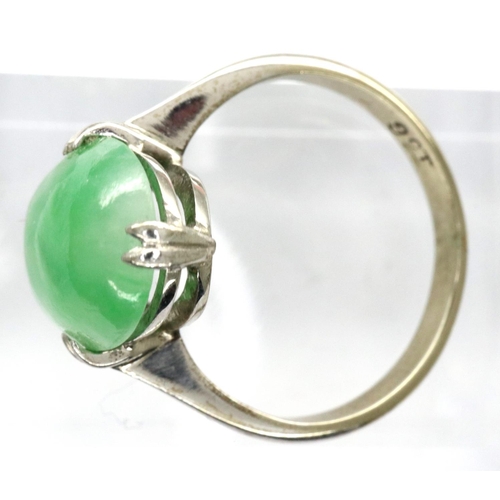 16 - 9ct white gold jade set ring, size K/L, 2.1g. P&P Group 1 (£14+VAT for the first lot and £1+VAT for ... 