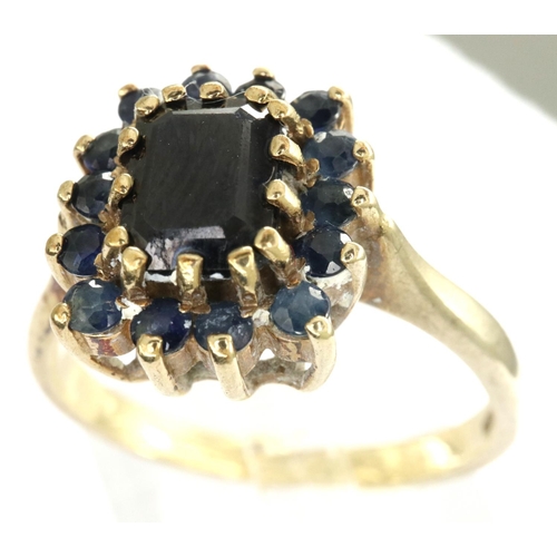 28 - 9ct gold garnet set ring, size T, 3.9g. P&P Group 1 (£14+VAT for the first lot and £1+VAT for subseq... 