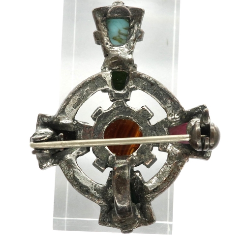 79 - Scottish hardstone brooch, H: 40 mm. P&P Group 1 (£14+VAT for the first lot and £1+VAT for subsequen... 