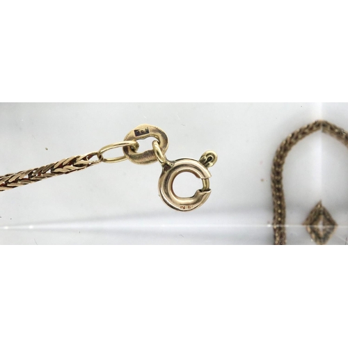 82 - A 9ct gold box link neck chain, L: 41 cm, 3.6g. P&P Group 1 (£14+VAT for the first lot and £1+VAT fo... 