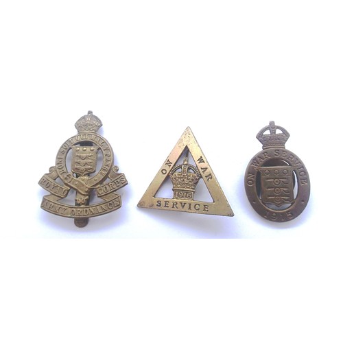 2219 - Two British WWI War Service badges and an RAOC cap badge (3). P&P Group 1 (£14+VAT for the first lot... 