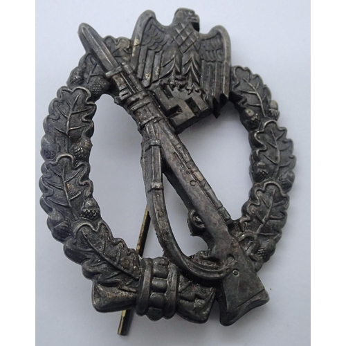 2211 - Late war period German Infantry Assualt award. P&P Group 1 (£14+VAT for the first lot and £1+VAT for... 