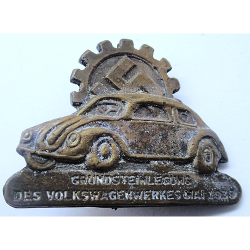 2214 - German Third Reich period Volkswagen factory workers badge. P&P Group 1 (£14+VAT for the first lot a... 